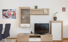 Cute And Sunny Studio In Zagreb With Balcony & Free Parking